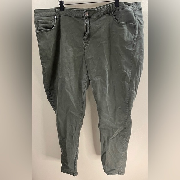 LANE BRYANT Mid Rise Super Stretch Skinny Olive Green Women’s Size 26 - Picture 1 of 4